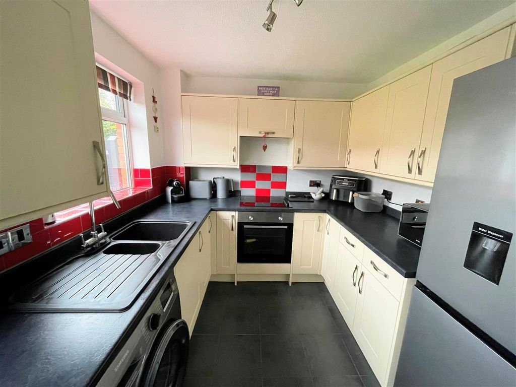 Property photo 3 of 11 33 G Kitchen .Jpg