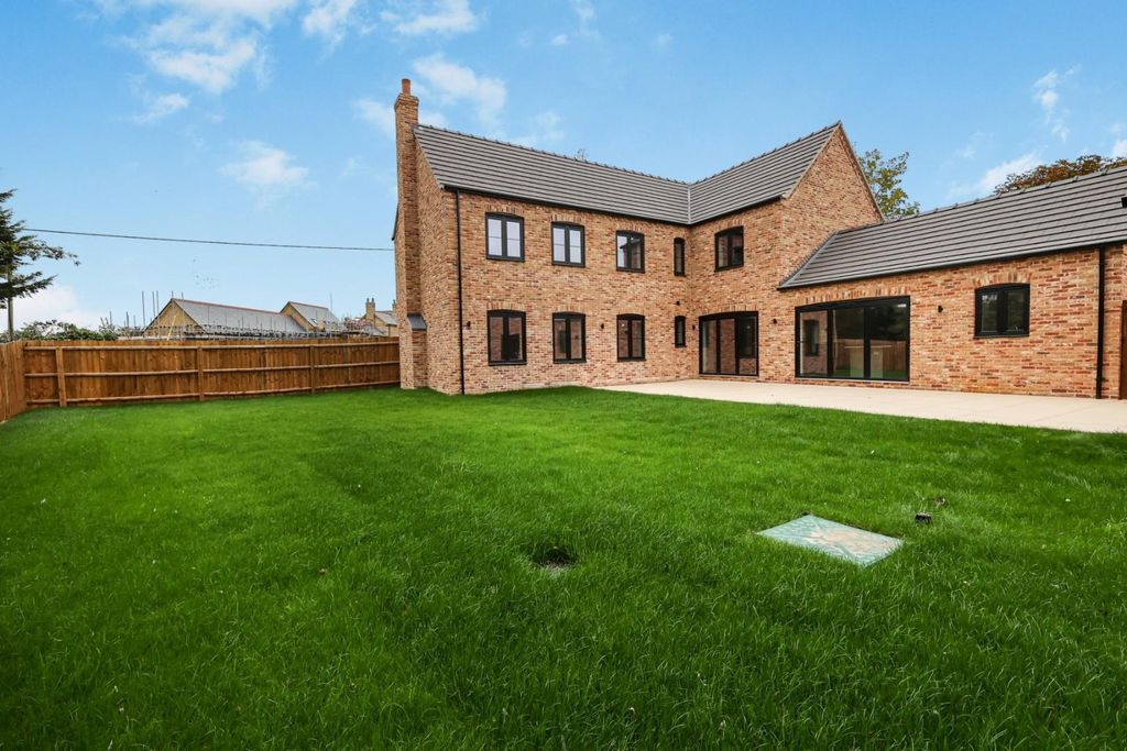 Property photo 2 of 32 Tlc_d7A373cc-Fca5-424E-B10F-22ee8c1814A3_86cd02c.J