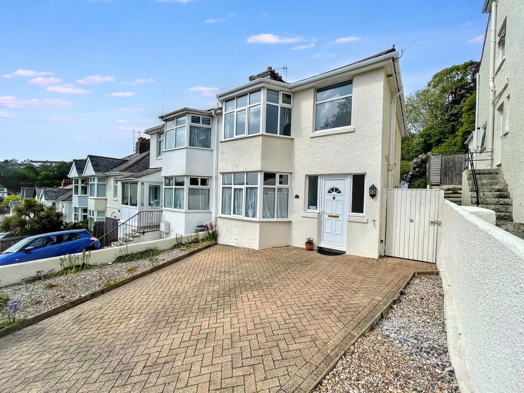 Property photo 1 of 28