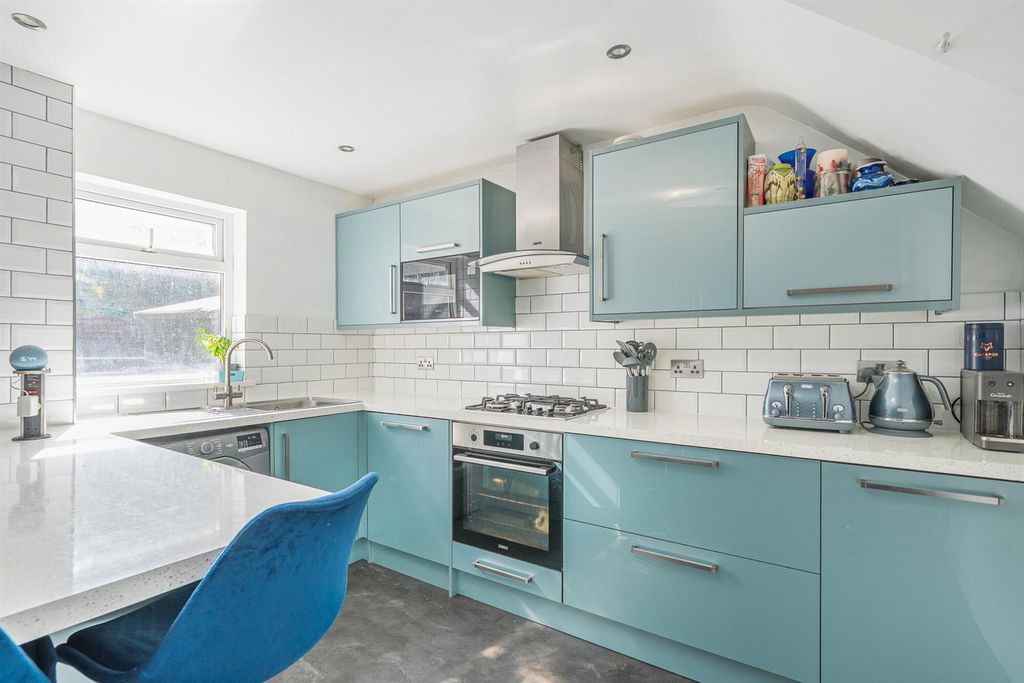 Property photo 3 of 12 Kitchen