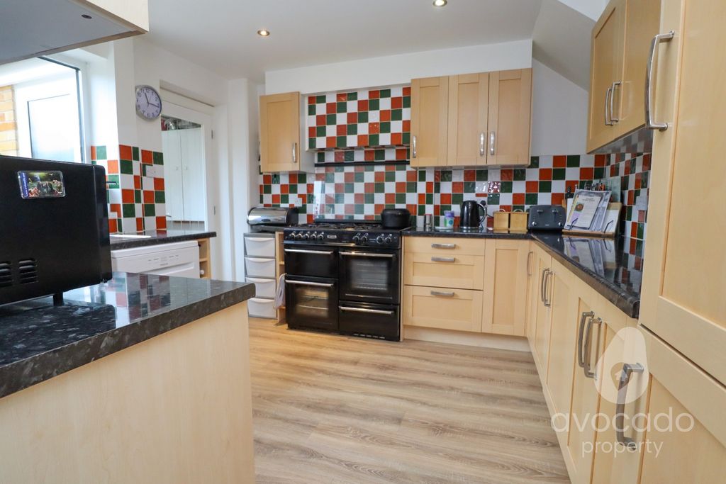 Property photo 2 of 17 4859277