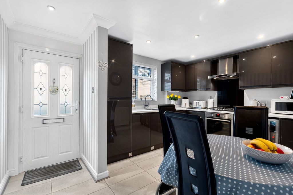 Property photo 2 of 20 Kitchen