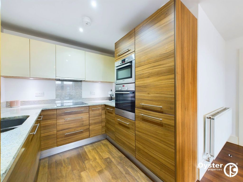 Property photo 3 of 12 Kitchen