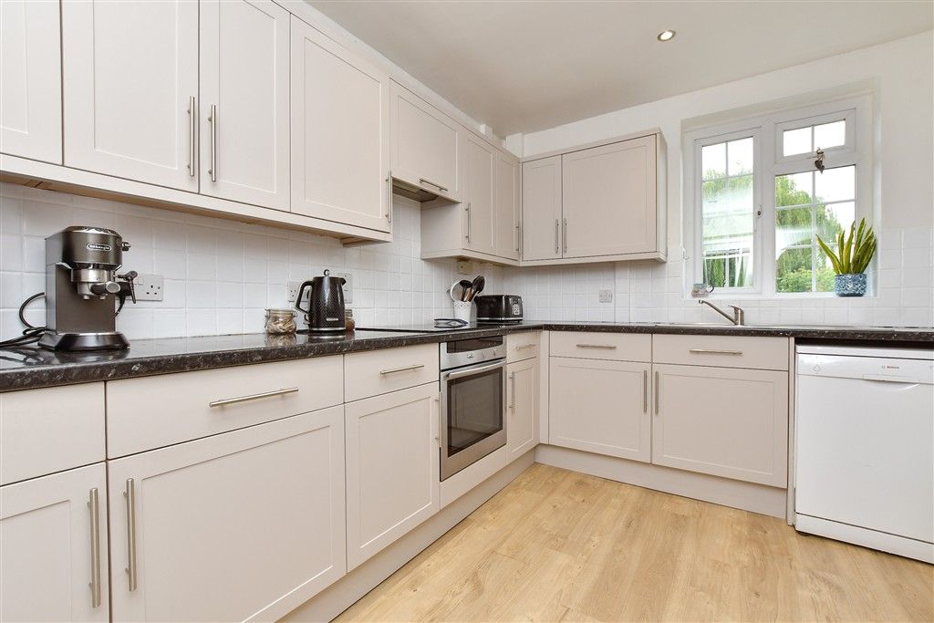 Property photo 3 of 17 Kitchen