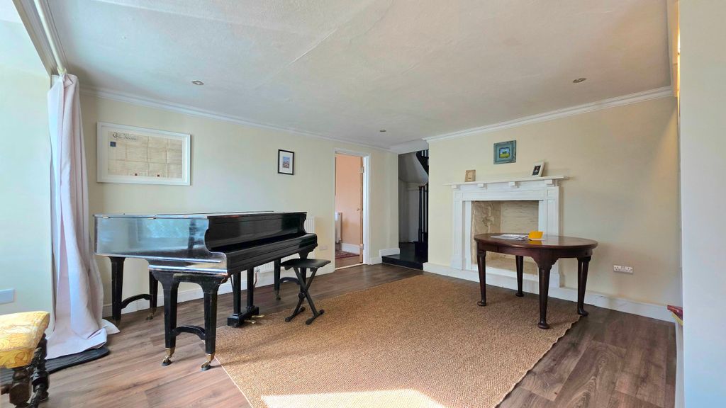 Property photo 3 of 24