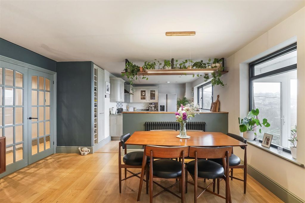 Property photo 3 of 49 Ph26_6398569.Jpg