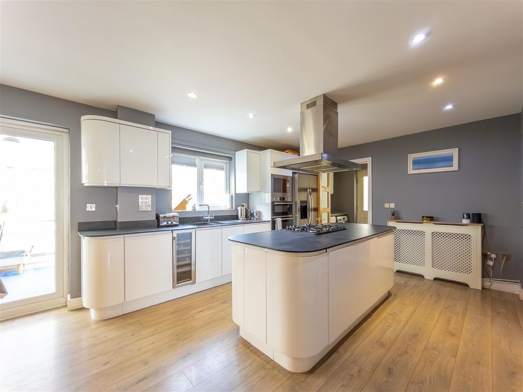 Property photo 2 of 23 66 Hellis Wartha-4.Jpg