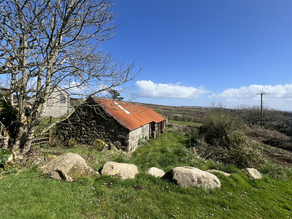 Property photo 2 of 35 Garden &amp; Barns