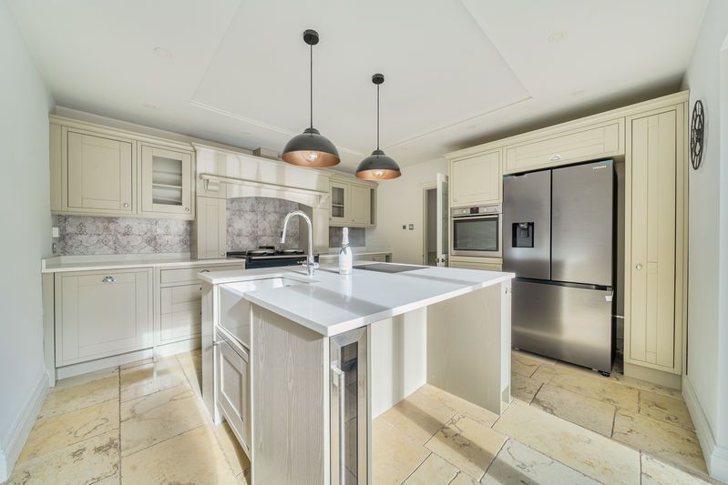 Property photo 2 of 24 Photo 34