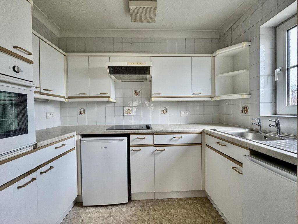 Property photo 3 of 13 Kitchen