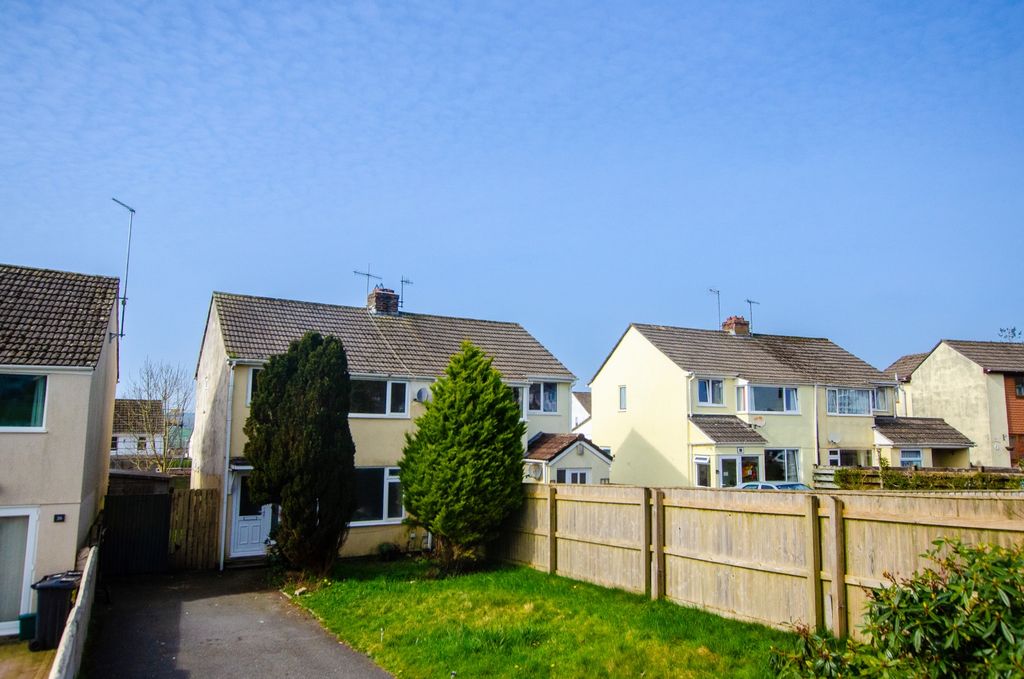 Property photo 1 of 11 25 Kay Crescent Tps Bodmin 01208 74182-21