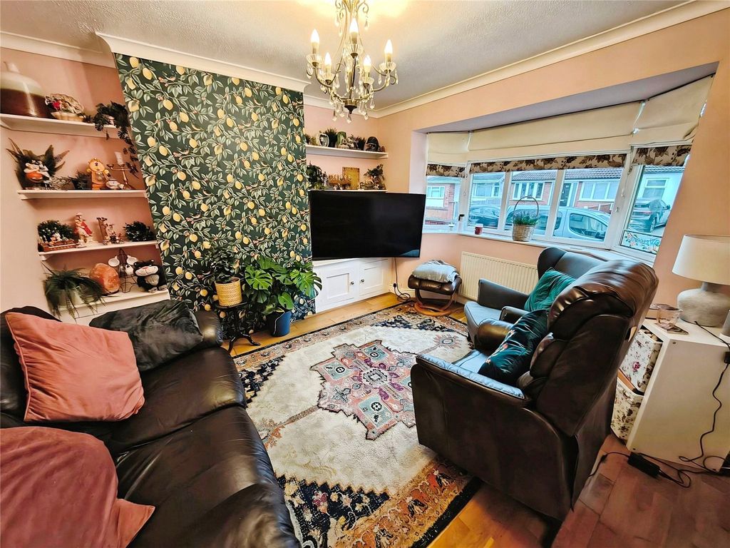 Property photo 2 of 16 Lounge