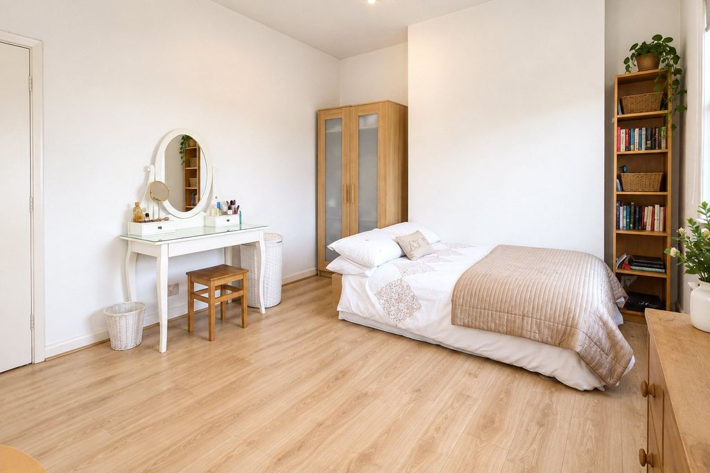 Property photo 2 of 5 Studio