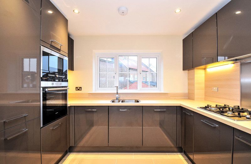 Property photo 2 of 10 Kitchen