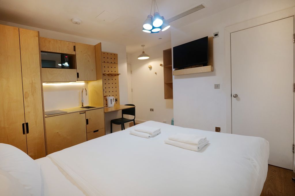 Property photo 1 of 4 Studio To Rent