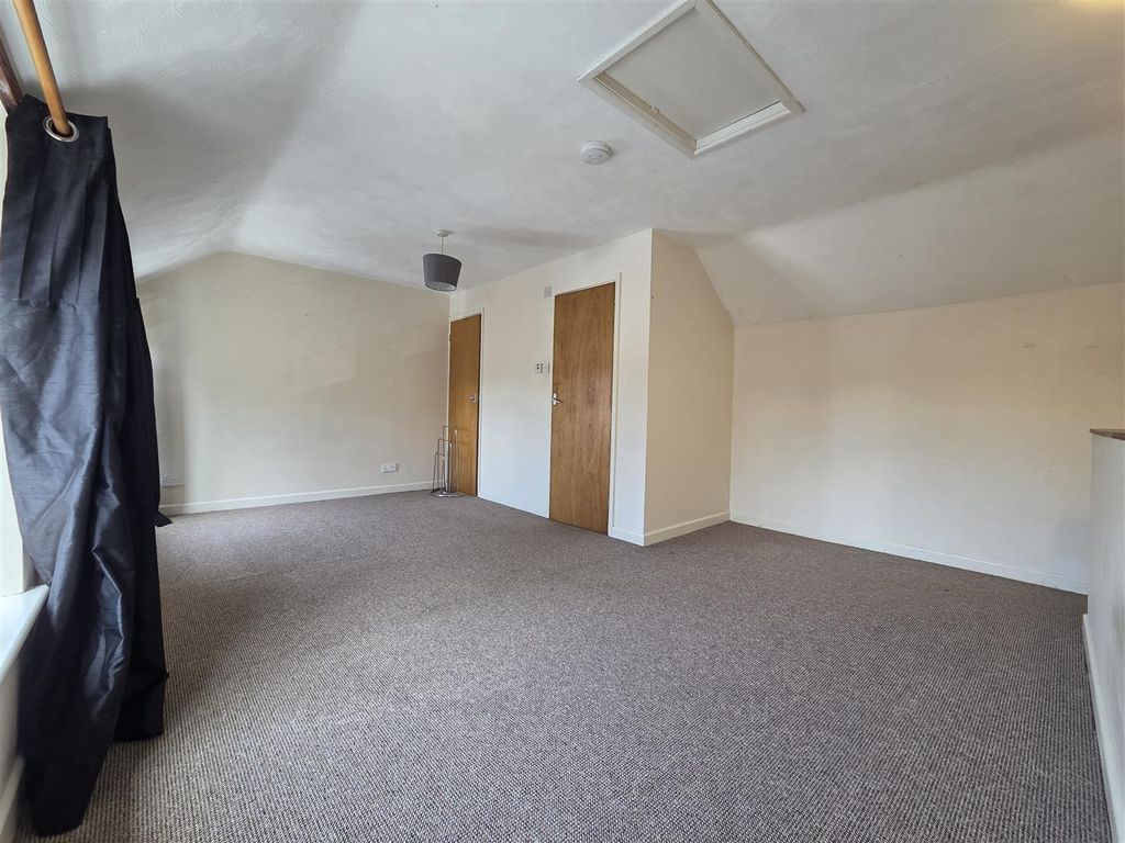 Property photo 1 of 8 Bedroom
