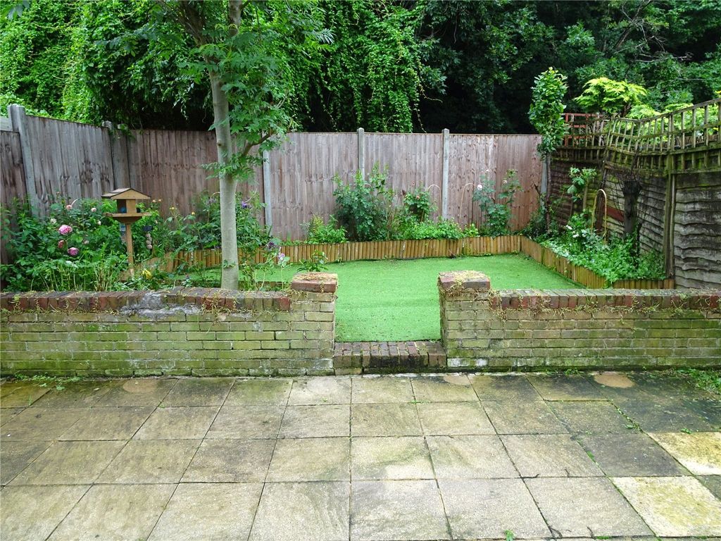 Property photo 2 of 9 Garden