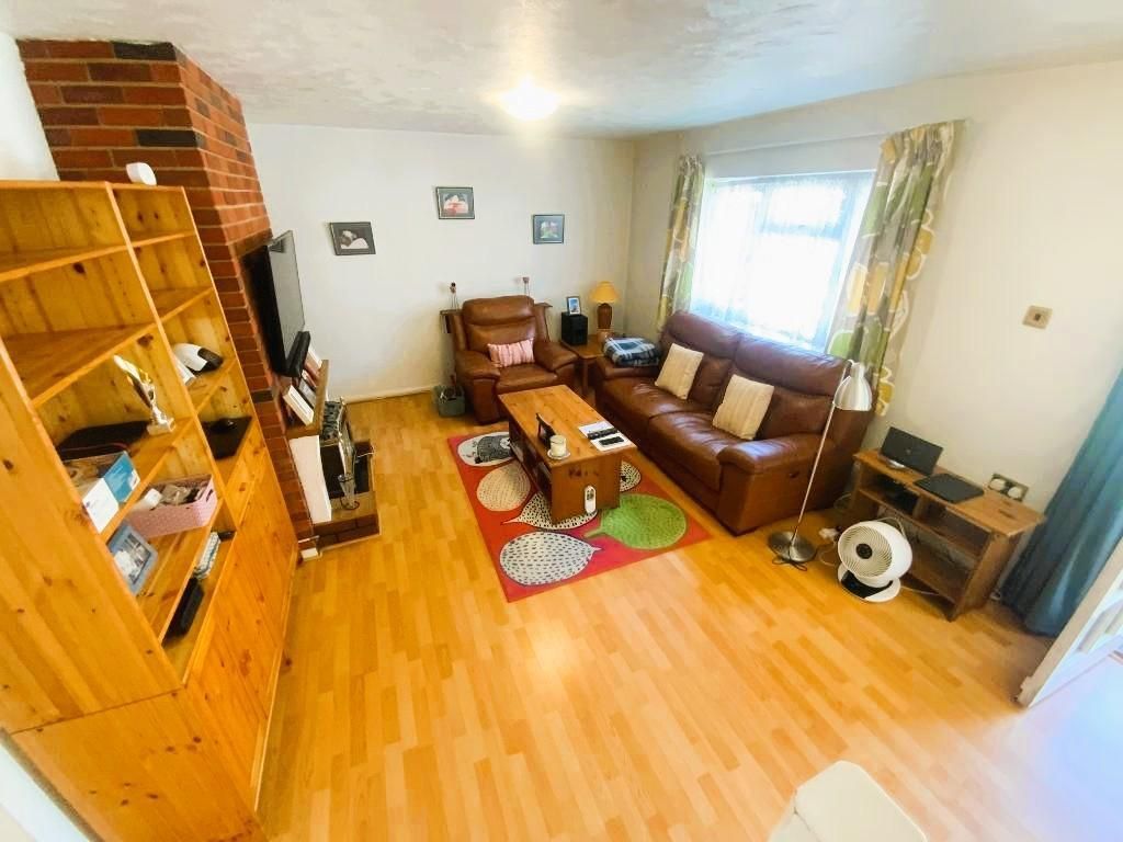 Property photo 3 of 17 Living Room 15'11 x 8'10