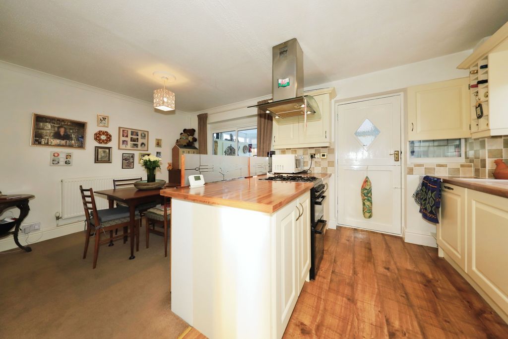 Property photo 3 of 12 Kitchen/Diner