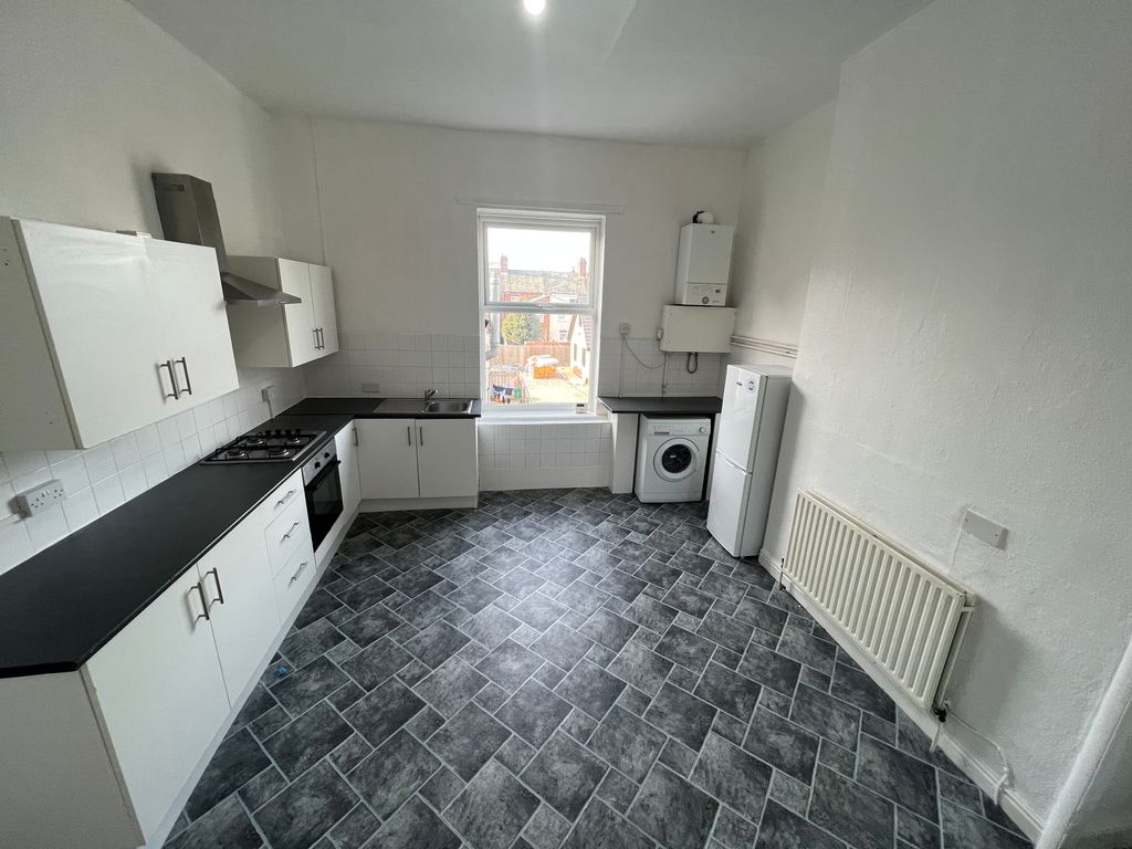 Property photo 3 of 6 Kitchen