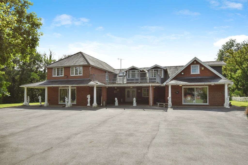 Property photo 3 of 35