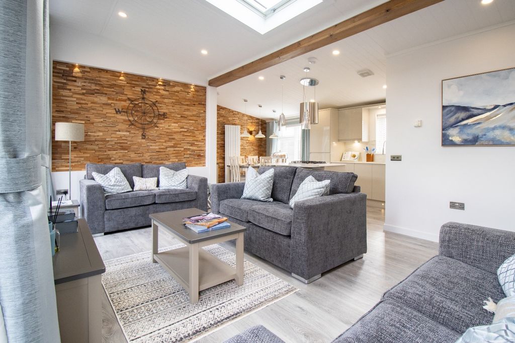 Property photo 2 of 23 4171202