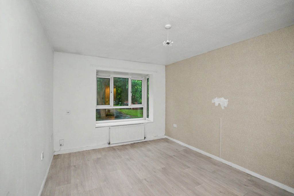 Property photo 3 of 12 19 Highlands Drive, Stourton, Leeds, West Yorkshire, Ls10 4Rw