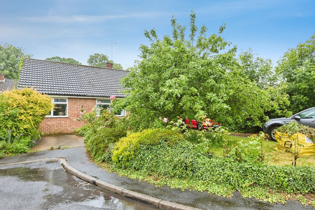 Property photo 2 of 27