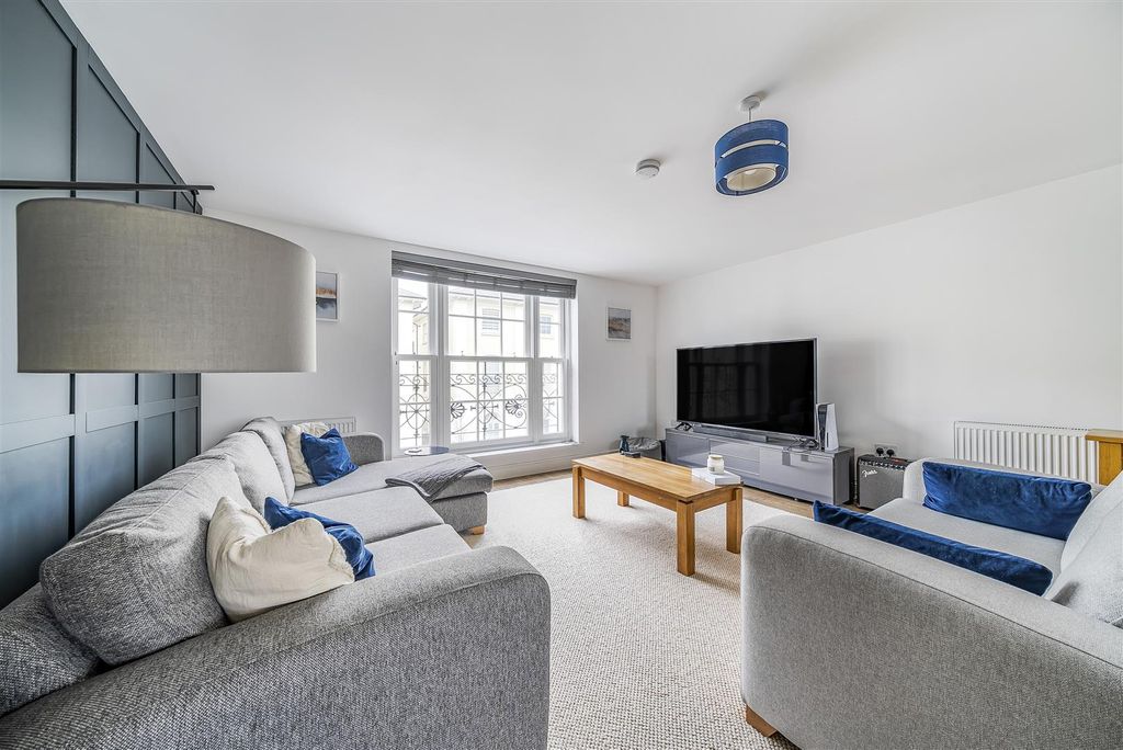 Property photo 2 of 22 Sitting Room