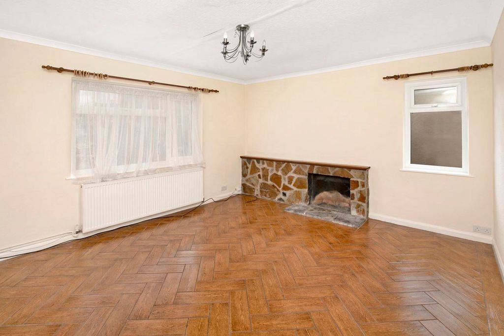 Property photo 3 of 11 Living Room