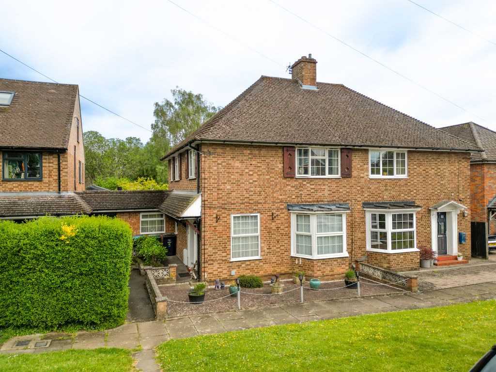 Property photo 1 of 22 Castle Mead, Hemel Hempstead
