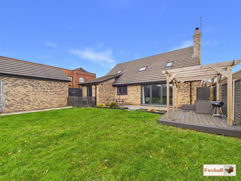 Property photo 2 of 33 Rear Garden