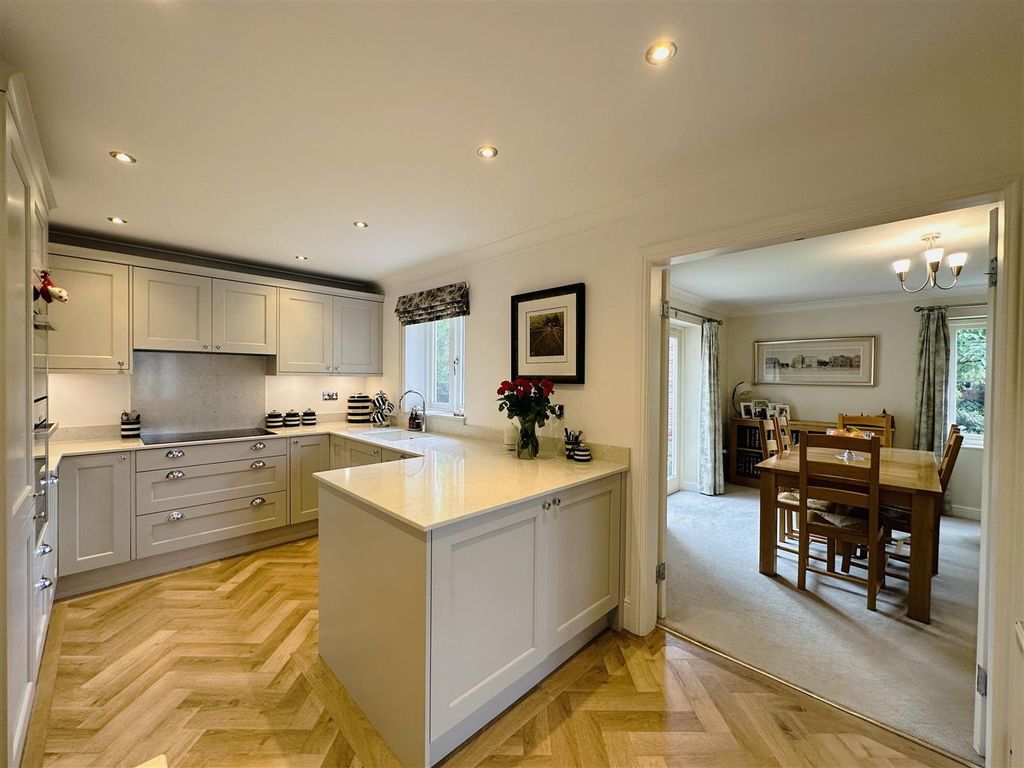 Property photo 2 of 31 Kitchen