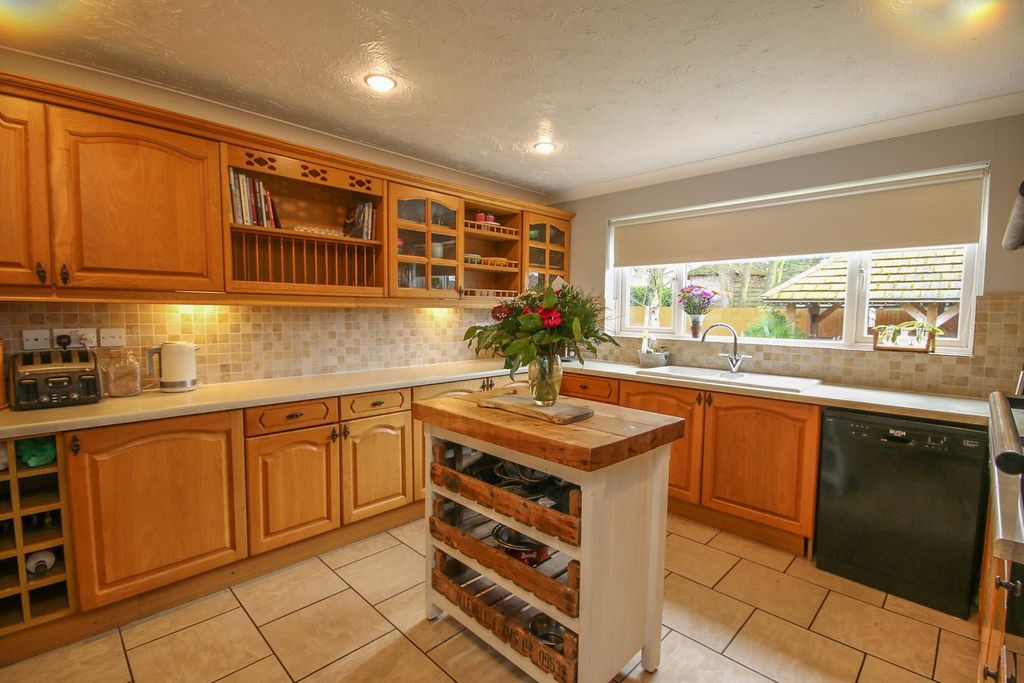 Property photo 3 of 22