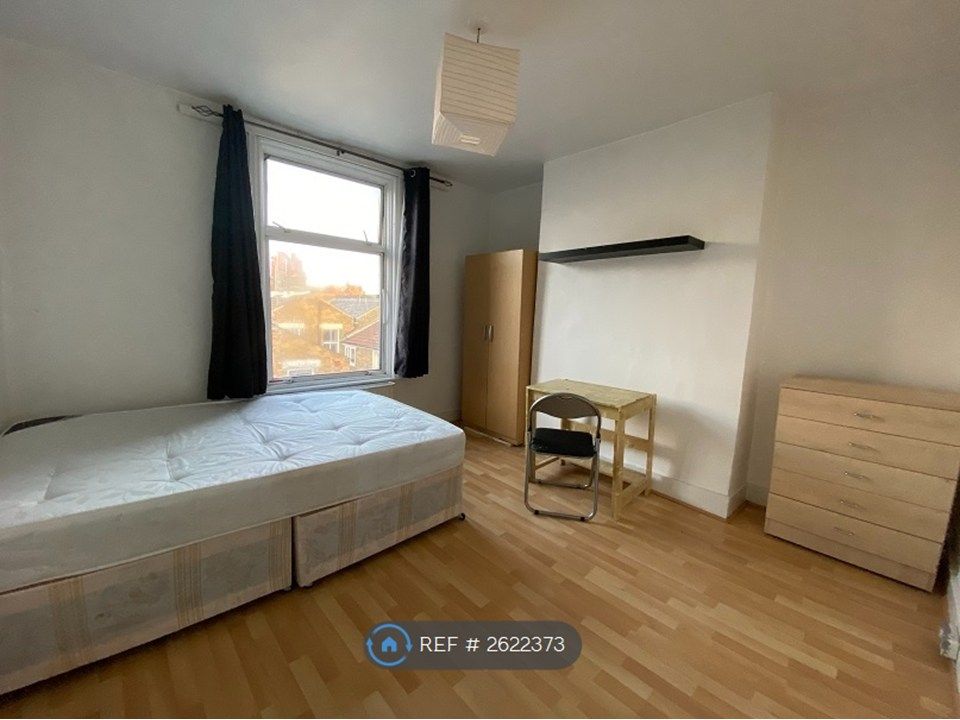 Property photo 2 of 10 Bedroom 1