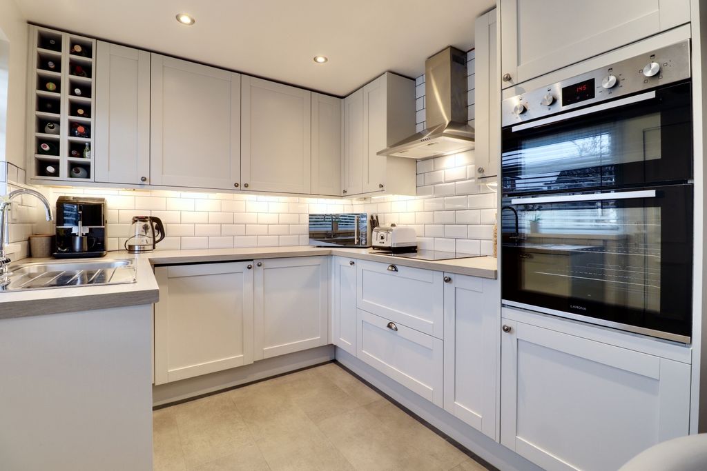 Property photo 3 of 21 Kitchen Dining Room