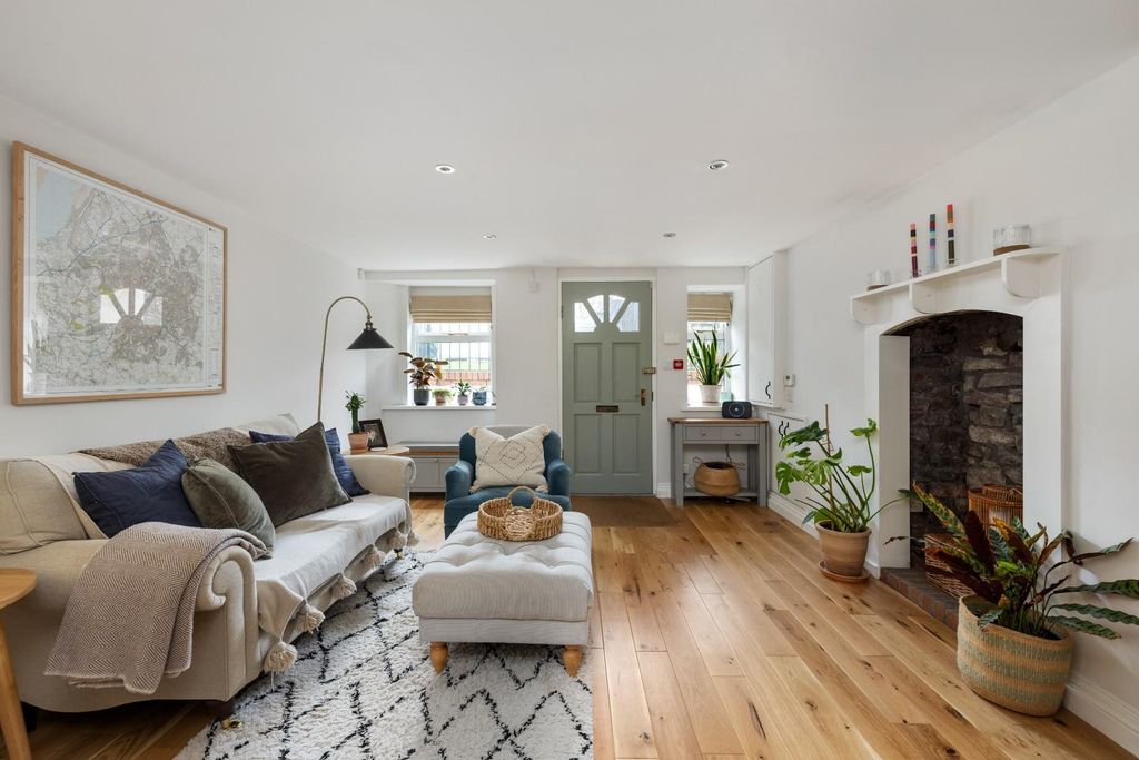 Property photo 3 of 21 Char9239.Jpg