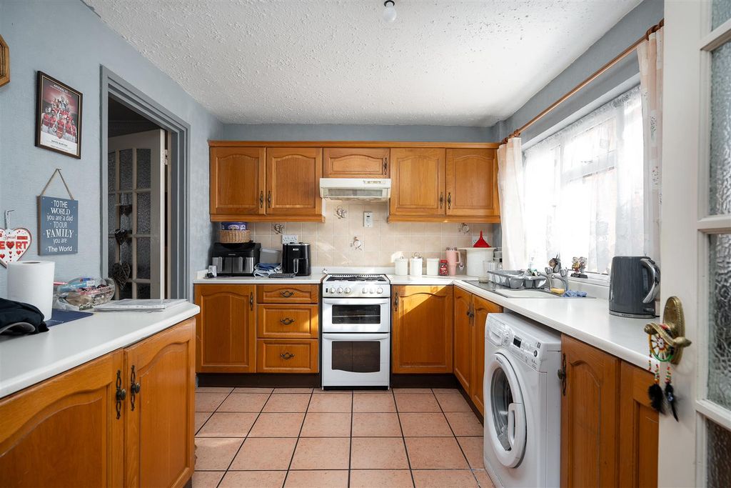 Property photo 3 of 20 Kitchen