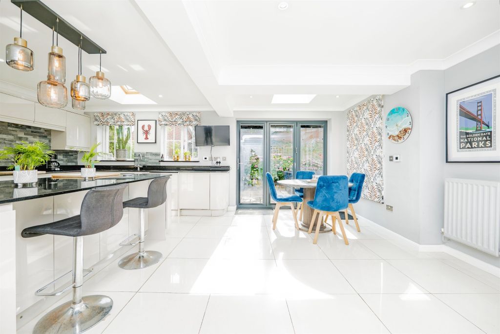 Property photo 3 of 31