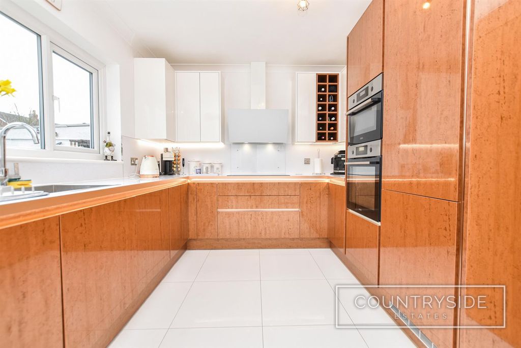 Property photo 2 of 24 Kitchen