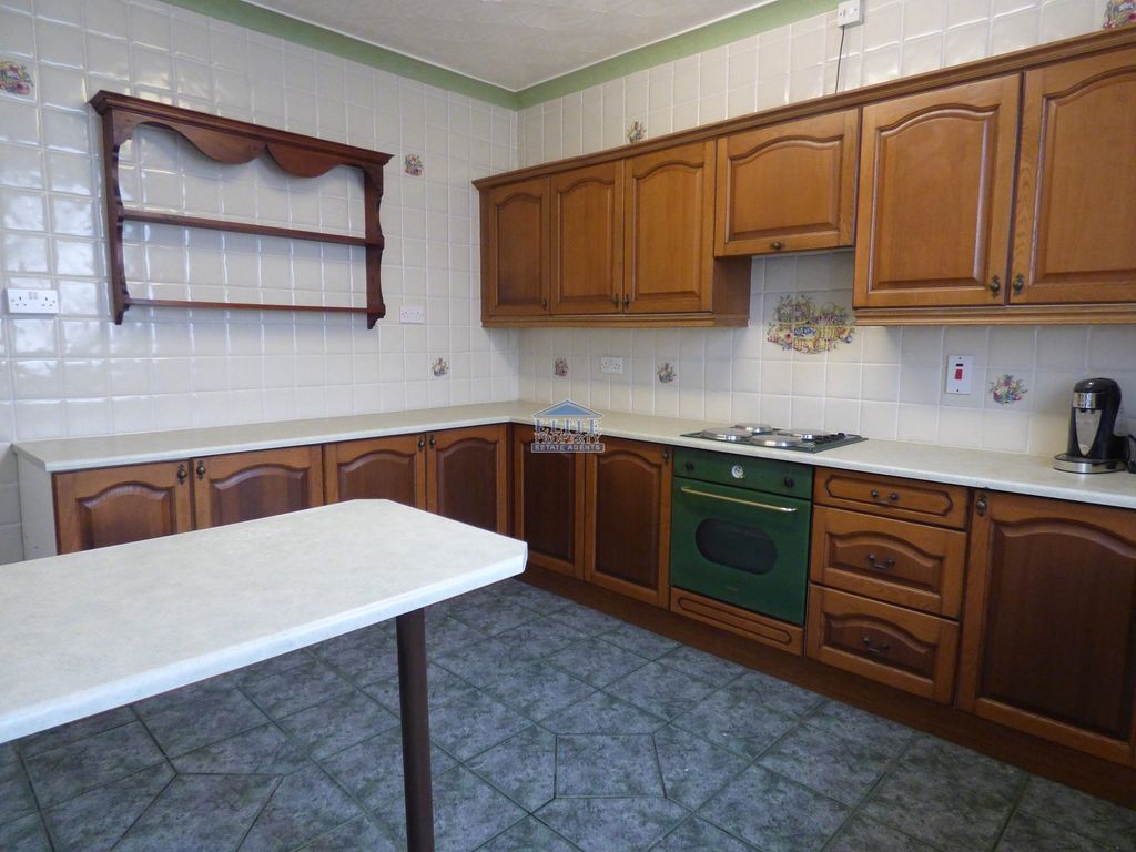 Property photo 2 of 17 Kitchen