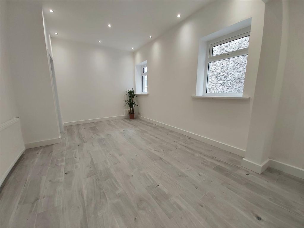 Property photo 2 of 6 Lounge/Dining Room