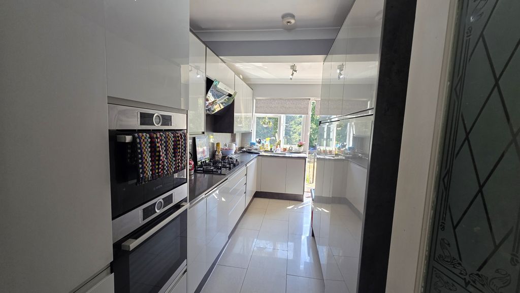 Property photo 3 of 18 Gallery