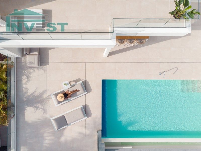 Property photo 1 of 42