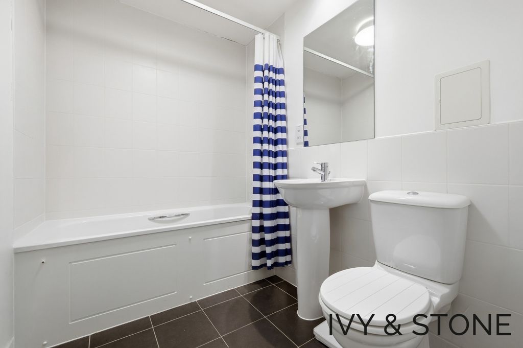 Property photo 3 of 12 4915082