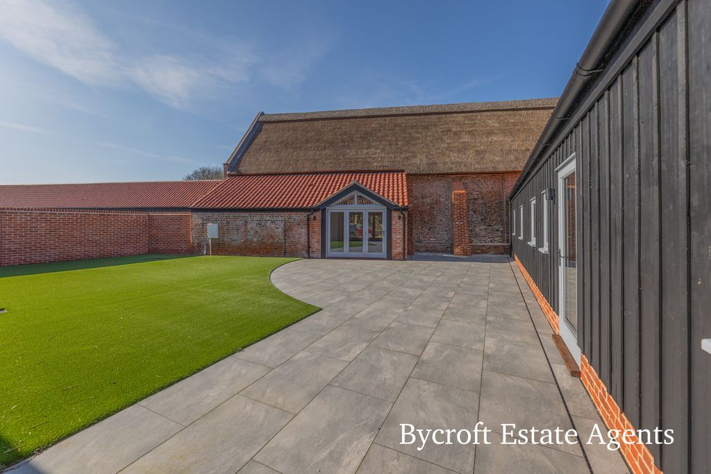 Property photo 2 of 25