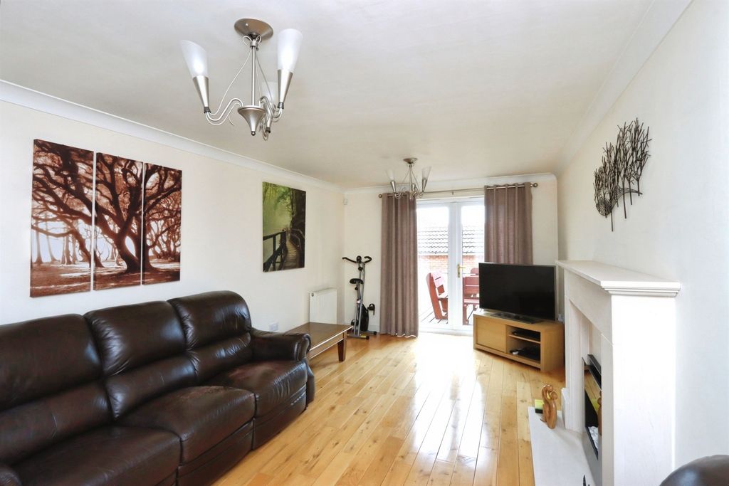 Property photo 2 of 21