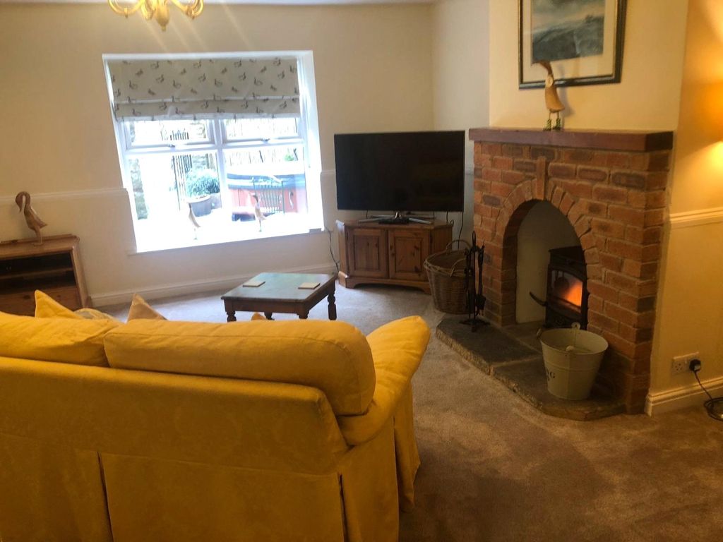 Property photo 2 of 15 Lounge