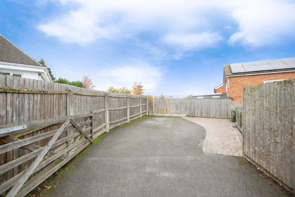 Property photo 3 of 21 25c74F7B-8F8A-490E-B7B9-5dc13B06Beb2