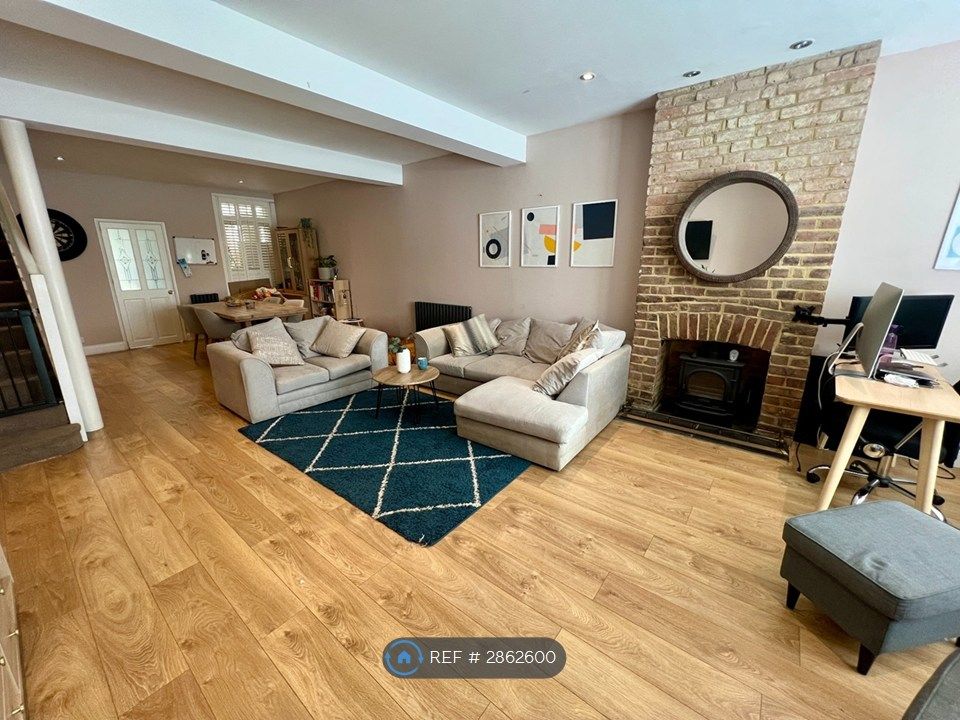 Property photo 3 of 28